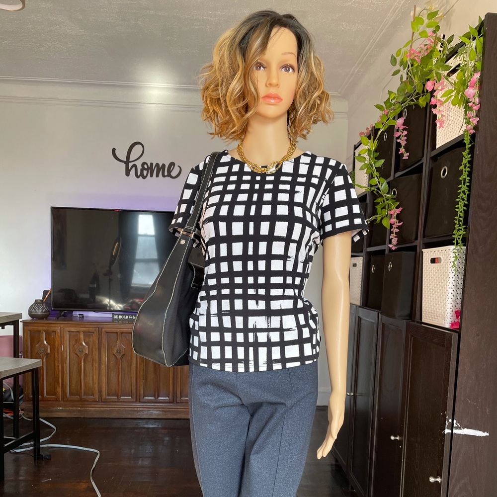 Black and white blouse 🖤